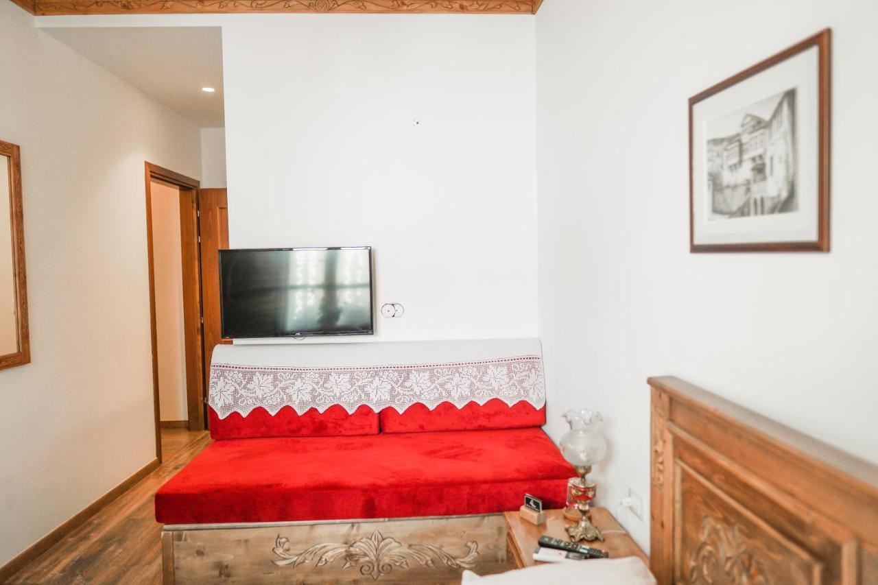 4 Rooms Since 1950 Gjirokaster Bagian luar foto